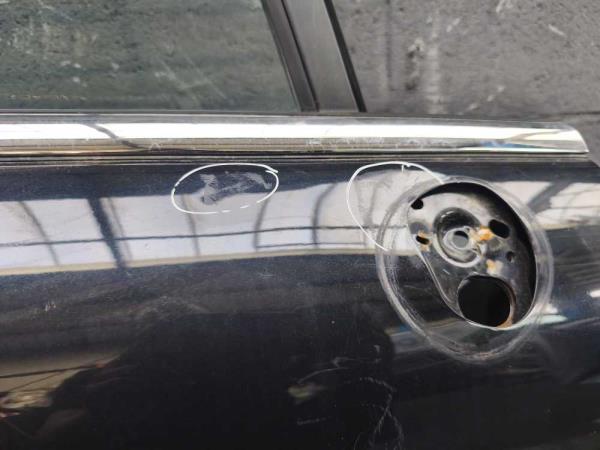 PORTE AVANT DROIT FORD  - Vue 3